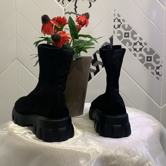 BNWT Fashionable Comfort Fall Black Pull on Booties - Picture 5 of 14